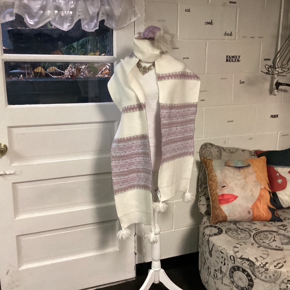 TALBOTS 3 PIECE SET HAT SCARF GLOVES. NEW. VERY PRETTY - Picture 4 of 12